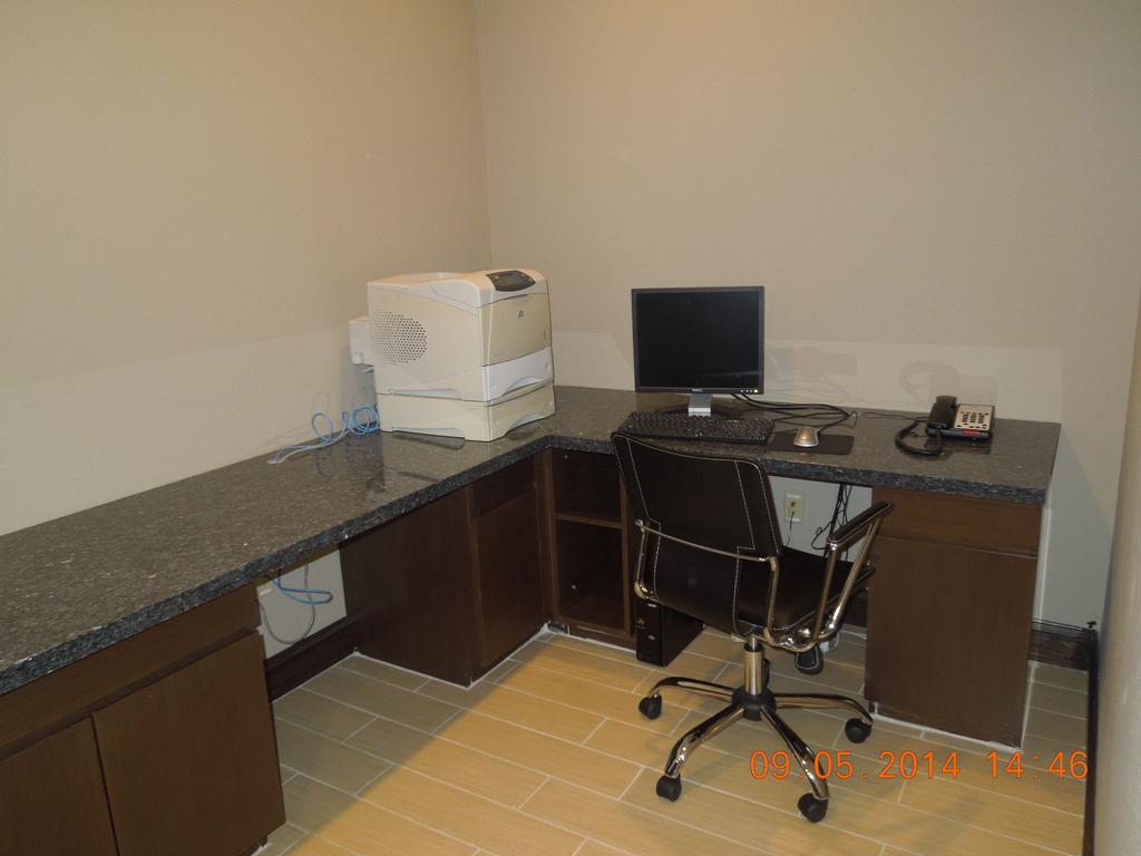 Super 8 By Wyndham Hershey Chocolate Avenue Buitenkant foto